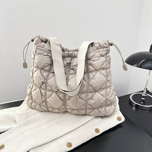 Stylish shoulder bag with pouch