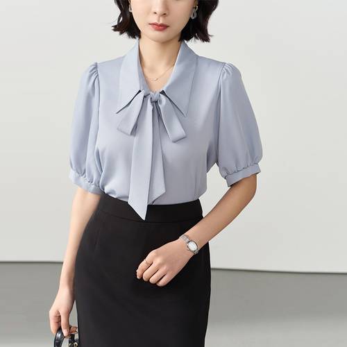 Chiffon blouse decorated with a bow