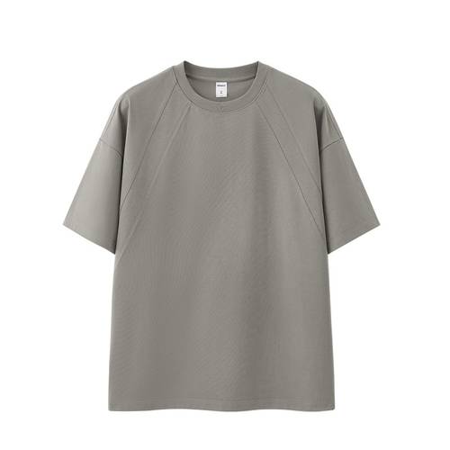 short-sleeved T-shirt