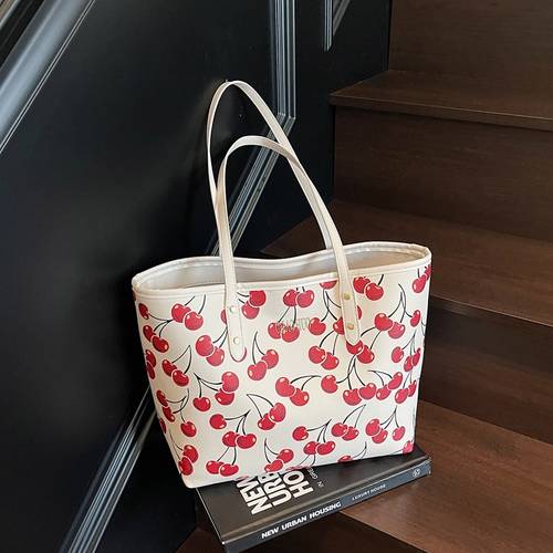 Large capacity shoulder/crossbody bag