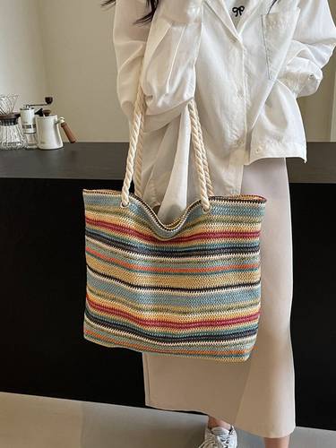 Resort-style straw bags