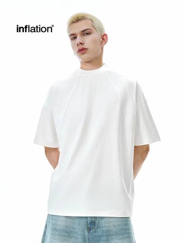 short-sleeved T-shirt