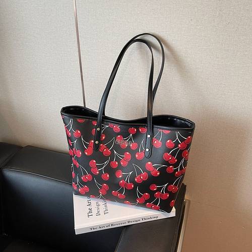 Large capacity shoulder/crossbody bag