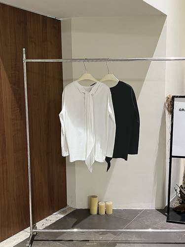 Long sleeve scarf