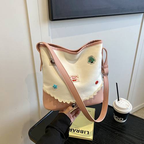 Stylish and simple bucket bag