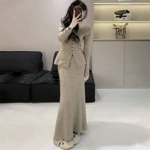 Women's knitted cardigan set
