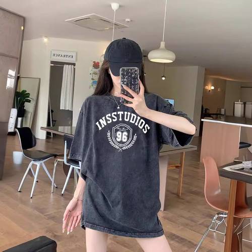 short-sleeved T-shirt