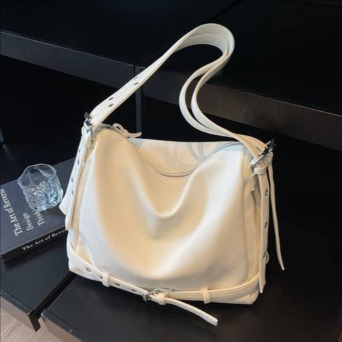underarm bag