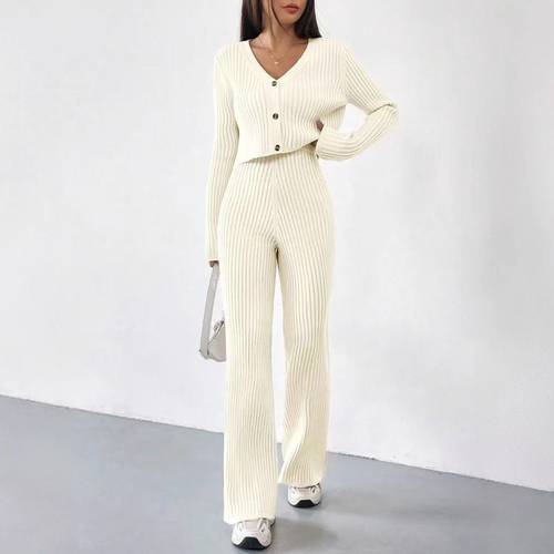 Short knitted cardigan