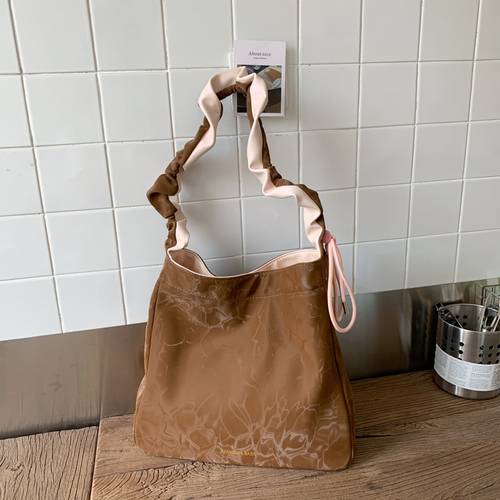 Large capacity crossbody bag