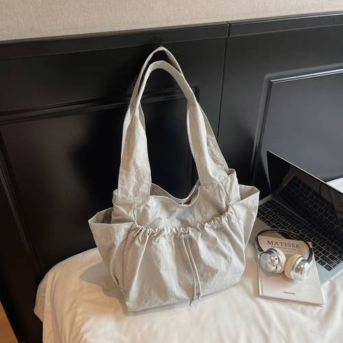 Large capacity tote bag