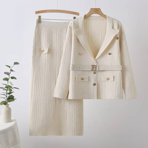 Two-piece knitted set