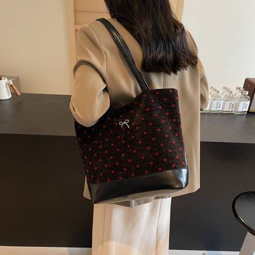 Bucket bag