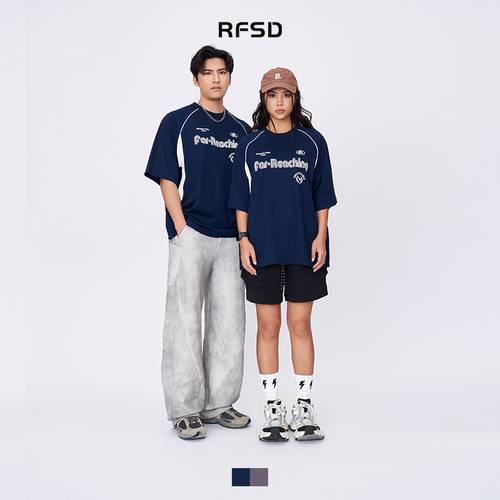 short-sleeved T-shirt