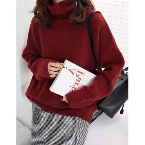 Women’s high-neck sweater, loose fit, casual and comfortable.