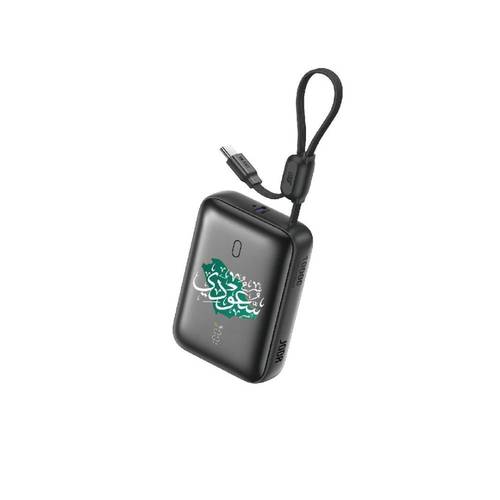 باور بانك جودا 10000 امبير بقوة 22.5 واط مع منفذ USB ومنفذ تايب سي وكابل مدمج تايب سي  إصدار خاص اليوم الوطني السعودي 95 – رمادي