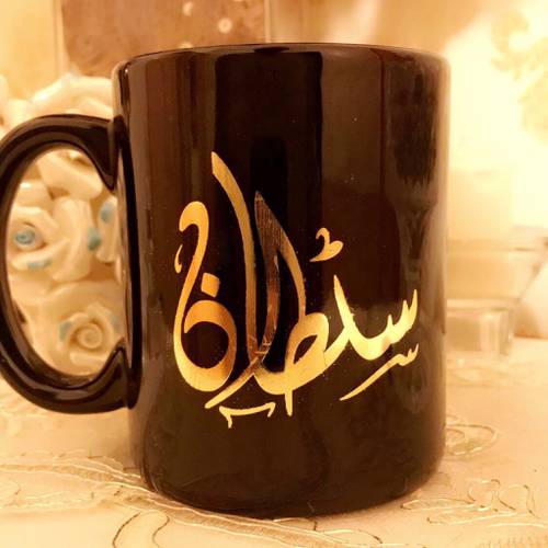 كوب اسود طباعة ذهبي