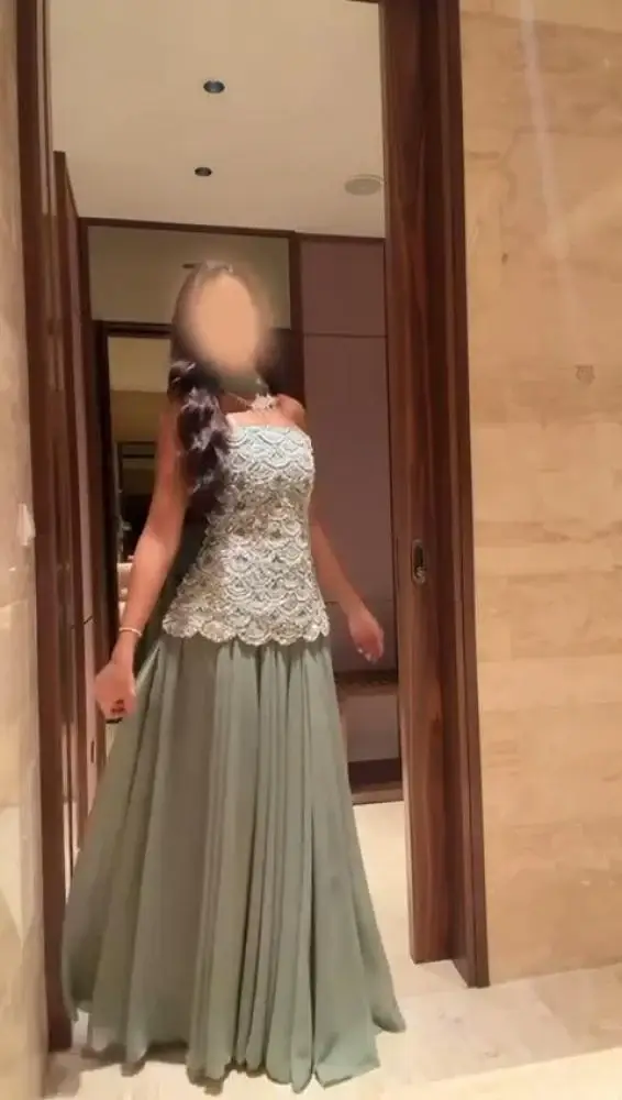 فستان سهرة بريق الزمرد وقصة الكلوش الساحرة