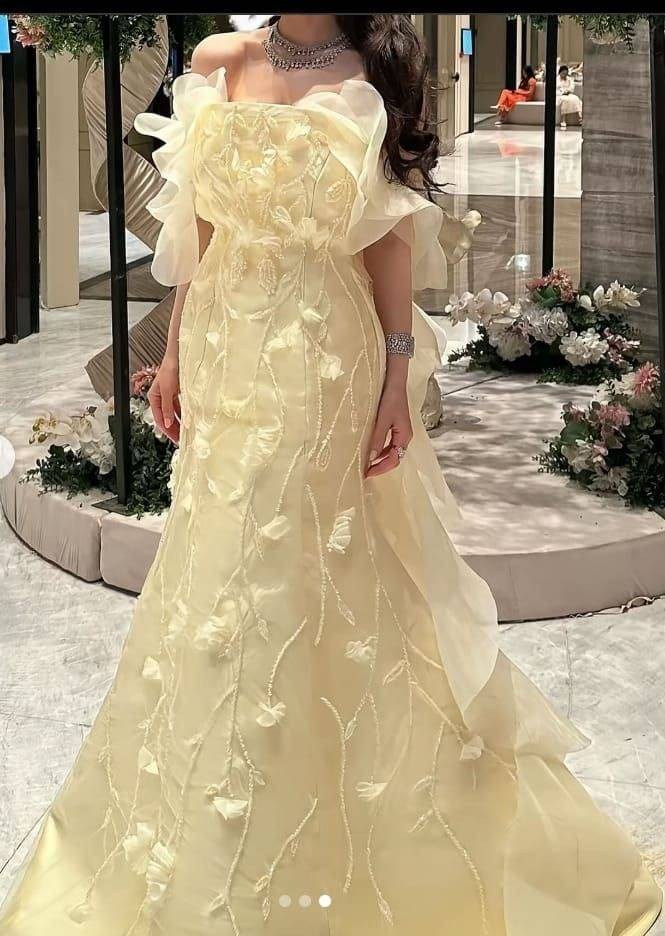 فستان سهرة اصفر مزين بالخرز والاورجنزا