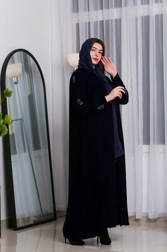 عباية مخمل شتوية .