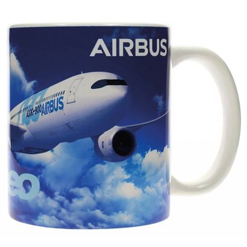 كوب زجاج شعار وصورة طائرة A330neo من Airbus