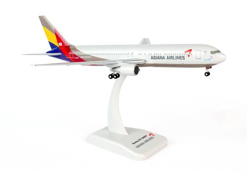 مجسم طيران آسيانا B767-300 مقاس 1:200 بلاستيك صلب
