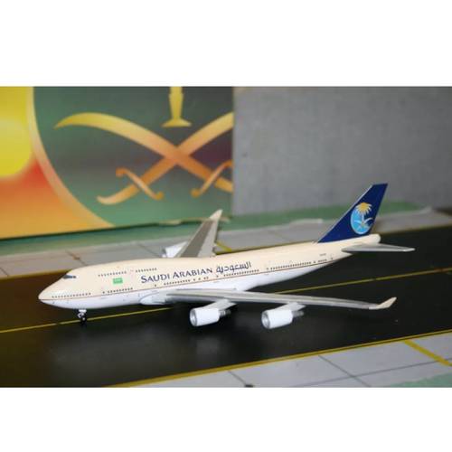 مجسم الخطوط السعودية B747-400 مقاس 1:400 حديد