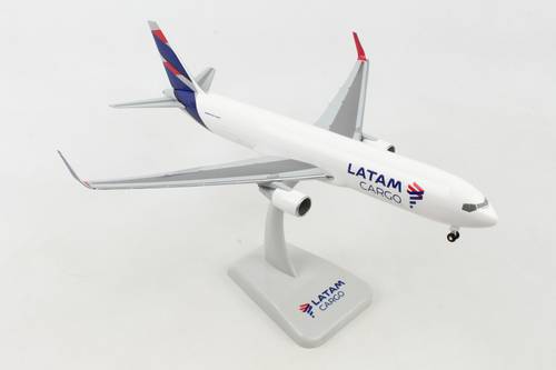 مجسم LATAM للشحن B767-300F مقاس 1:200 بلاستيك صلب