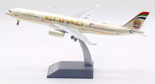 مجسم طائرة طيران الإتحاد A330-343 