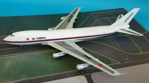 مجسم طائرة طيران JAL للشحن B747-200F مقاس 1:200 حديد من Blue Box تسجيل [JA8165]