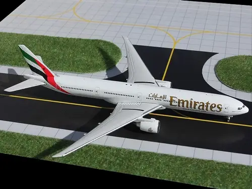 Emirates Boeing 777-300ER 1:400 Scale Diecast Model by GeminiJets [A6-ECI]