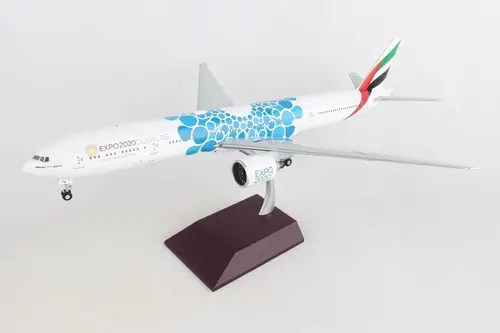 مجسم طائرة طيران الإمارات B777-300ER مقاس 1:200 صبغة 