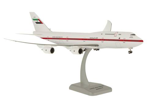 مجسم دولة الإمارات B747-8 مقاس 1:200 بلاستيك صلب