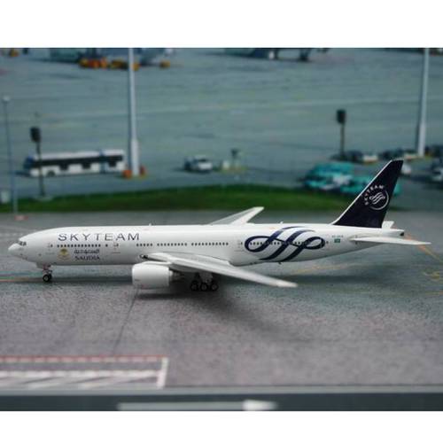 مجسم السعودية B777-200ER مقاس 1:400 حديد (SKYTEAM)
