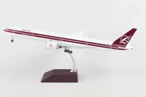 مجسم طائرة الخطوط القطرية B777-300ER صبغة ذكرى 25 عام مقاس 1:200 حديد من GeminiJets تسجيل [A7-BAC]