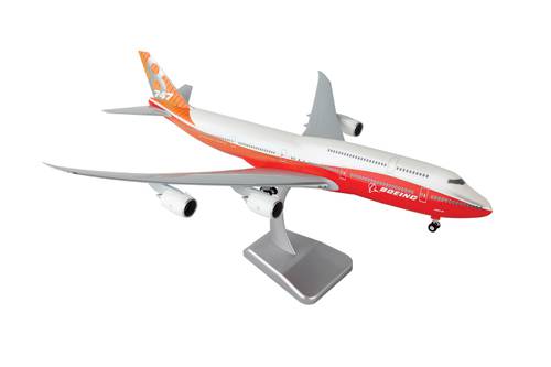 مجسم بوينغ B747-8 مقاس 1:200 بلاستيك صلب Rollout