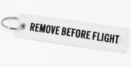ميدالية مفاتيح REMOVE BEFORE FLIGHT قماشية - لون أبيض / أسود