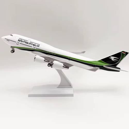 مجسم طائرة الخطوط العراقية B747-400 مقاس 1:220 طول 30 سم من مادة الريزن مع قاعدة وعجلات