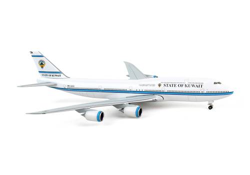 مجسم دولة الكويت B747-8 مقاس 1:500 حديد