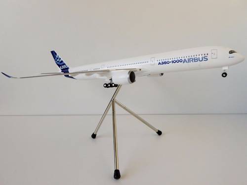 مجسم ايرباص A350-1000 مقاس 1:200 بلاستيك صلب