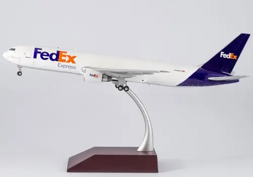مجسم طائرة فيديكس B767-300F مقاس 1:200 حديد من GeminiJets تسجيل [N104FE]