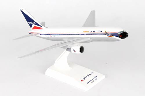 مجسم طيران ديلتا B767-200 مقاس 1:200 بلاستيك صلب