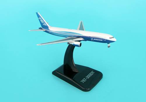 مجسم بوينغ B767-300ER مقاس 1:500 حديد + قاعدة
