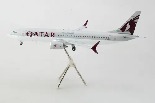 مجسم طائرة الخطوط القطرية B737 MAX 8 مقاس 1:200 حديد من GeminiJets تسجيل [A7-BSC]