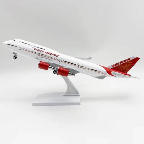مجسم طائرة طيران الهند B747-400 مقاس 1:220 طول 30 سم من مادة الريزن مع قاعدة وعجلات