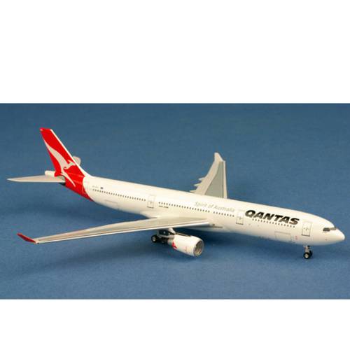 مجسم طائرة A330 طيران Qantas مقاس ١:٤٠٠حديد C30204