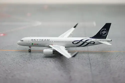 مجسم طائرة طيران الشرق الأوسط A320-200 مقاس 1:400 صبغة 