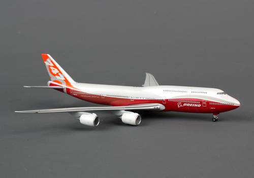 مجسم بوينغ B747-8 مقاس 1:400 حديد Rollout