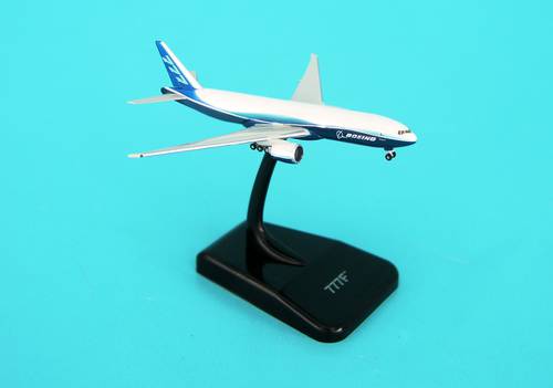 مجسم بوينغ B777-200F مقاس 1:1000 حديد + قاعدة