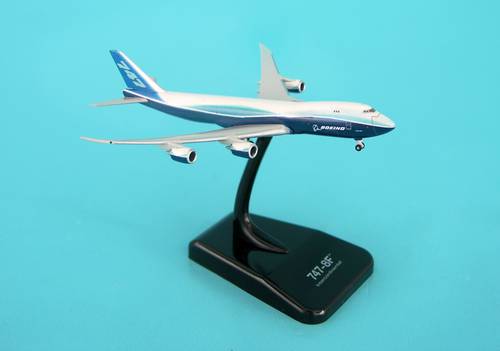 مجسم بوينغ B747-8 مقاس 1:1000 حديد + قاعدة